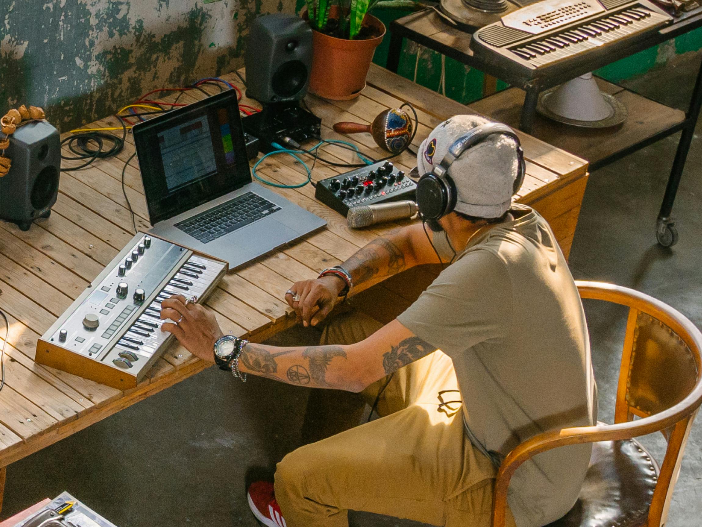 Soundid Reference Guy Laptop Midi Controler Headphones